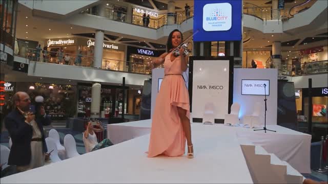 Agnes Violin na otwarciu butika Niny Basco w BlueCity 20.06.2017