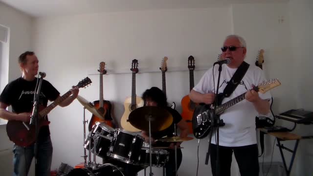 Parollica-HitchHiking