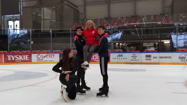 Jazda figurowa na lodzie, to świetna zabawa dla całej rodziny.