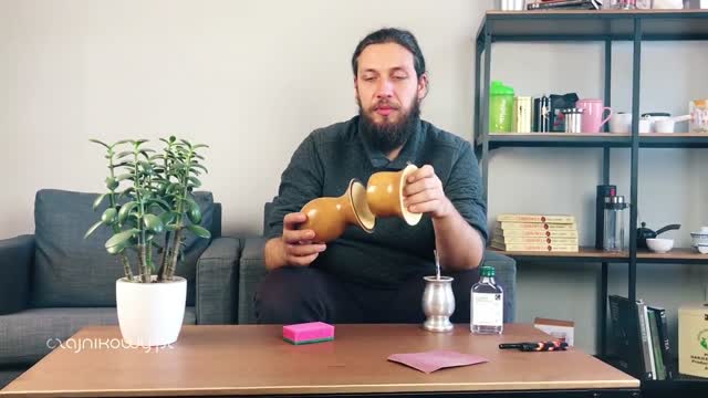 Curado tykwy do yerba mate za pomocą ognia