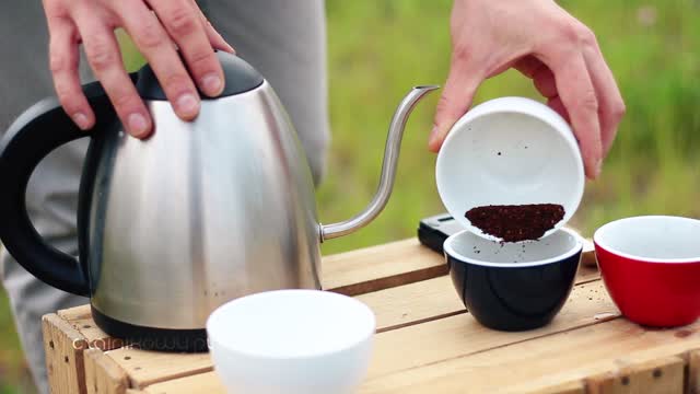 Jaką kawę wybrać: rozpuszczalną czy mieloną?