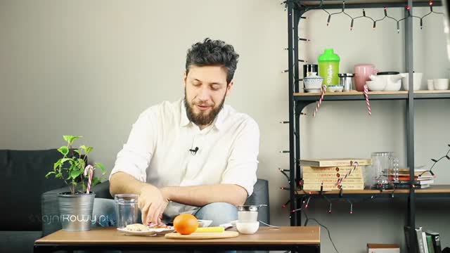 Przepis na świąteczną herbatę z pomarańczą